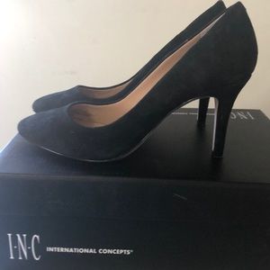 Suede black pumps